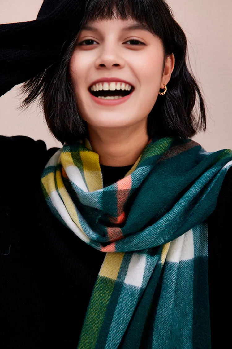 Soft Checkered Knit 100 Cashmere Fringe Scarf